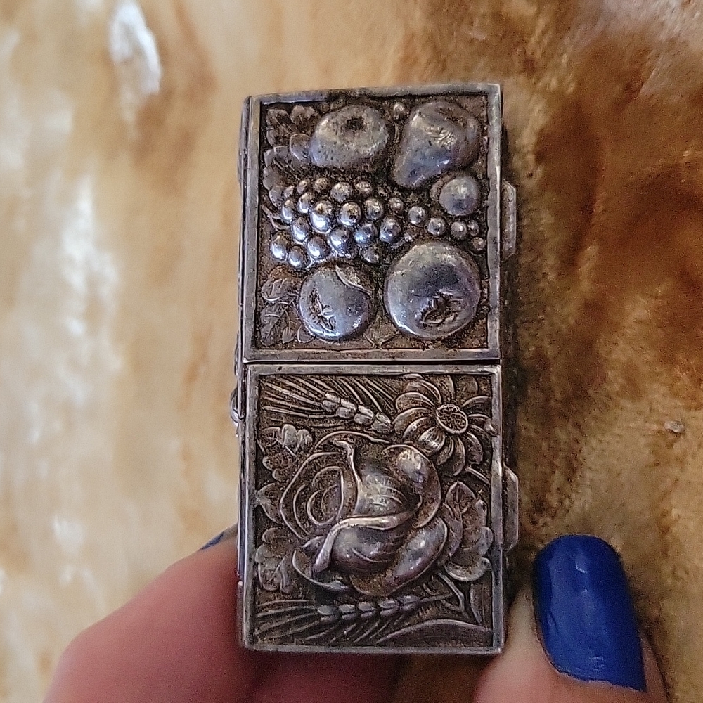 Silver 2 sided pillbox - Picture 4 of 13